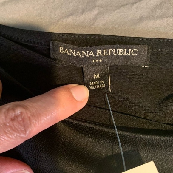 NWT Banana Republic Top Woman's Medium Black Sleeveless Tank Scoop Neck Stretch - Picture 5 of 5